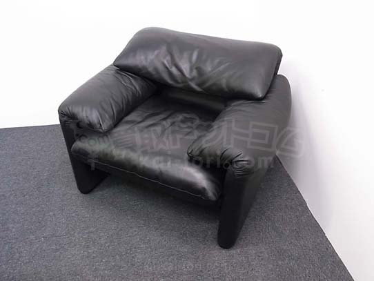 Cassina/カッシーナ買取ました♪ヴィコ・マジストレッティ　Ｍａｒａｌｕｎｇａ/マラルンガ　黒レザー１Ｐ大阪市中央区で買取です♪